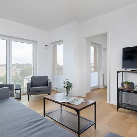 Functional With Parking In Cracow By Renters Apartmán