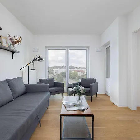 Functional With Parking In Cracow By Renters Apartmán Krakov