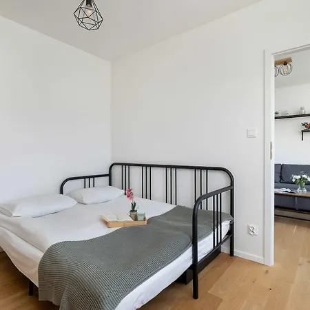 Functional With Parking In Cracow By Renters Apartmán Krakov