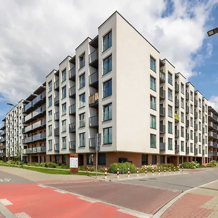 Functional With Parking In Cracow By Renters Apartmán